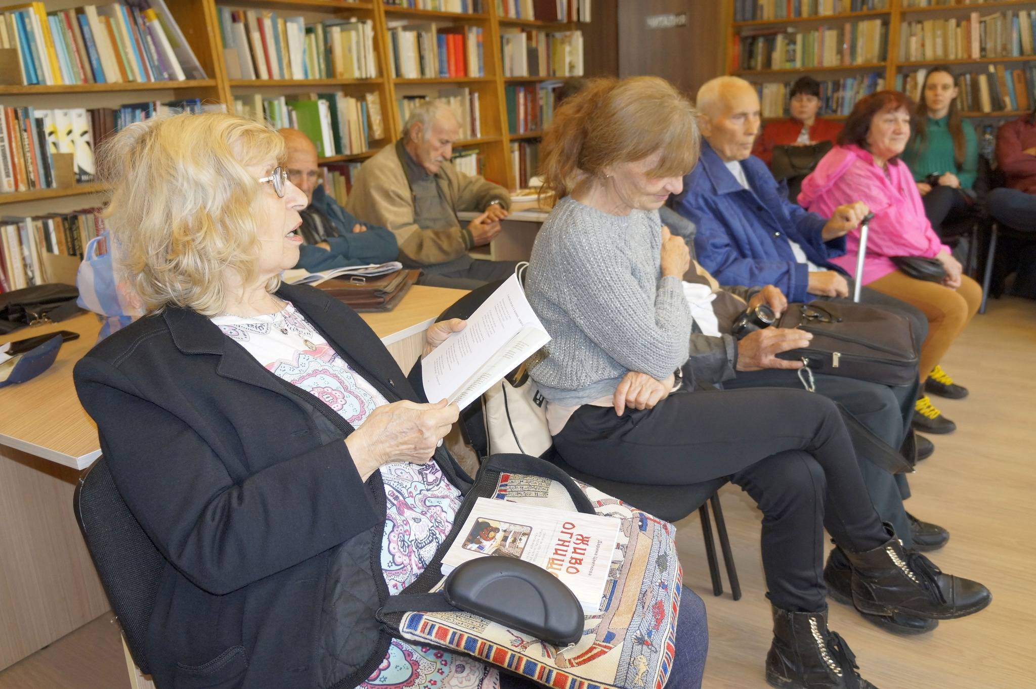 Литературно четене на творци от общините Мездра и Своге се състоя в НЧ 